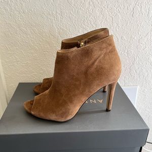 Suede open toe shoetie. Sz 6 Ann Taylor